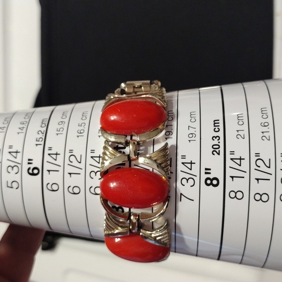 Vintage Coro Pegasus Gold Tone W/ Burnt Orange Lucite Stone Bracelet - Picture 6 of 6